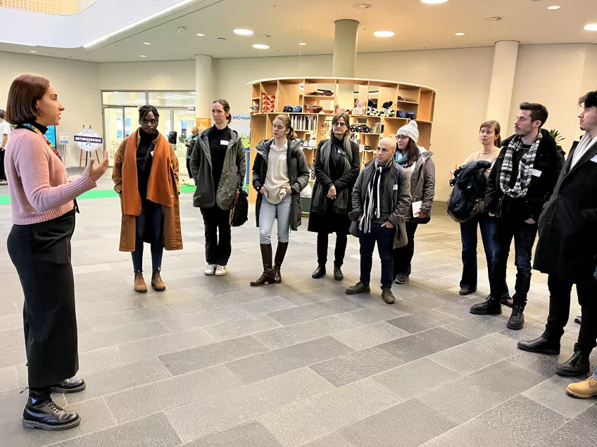 A group of people listening to a guide. Photo.